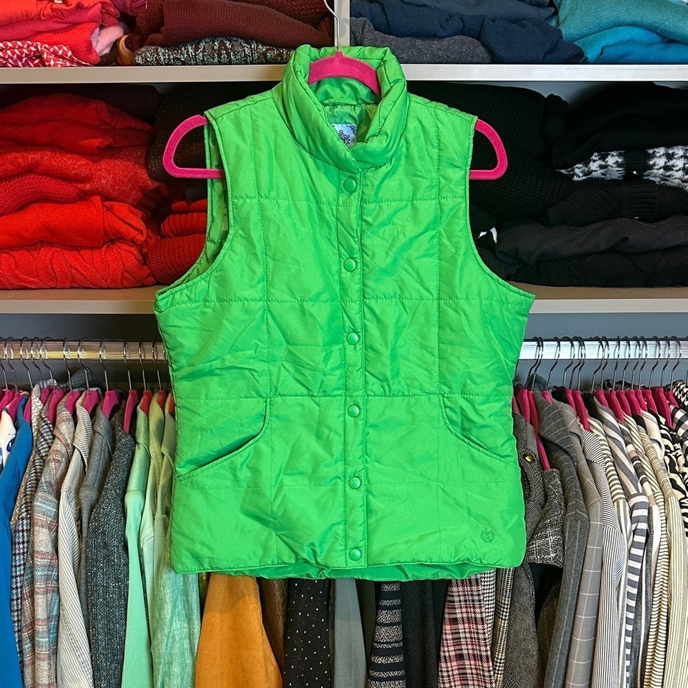 Izod green 2 pocket puffer vest size M